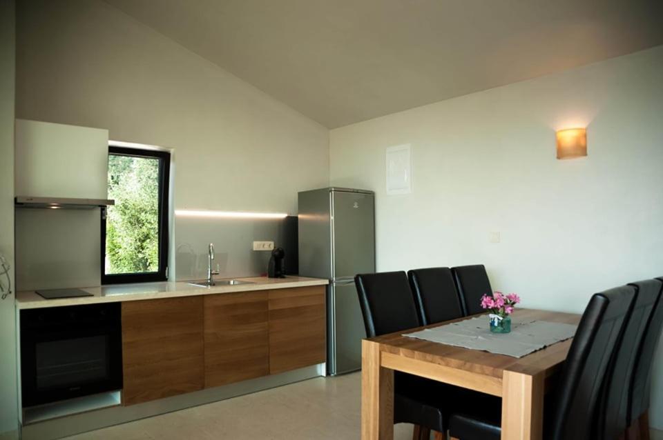 Villa Calypso Palaiontsiflikion Luaran gambar